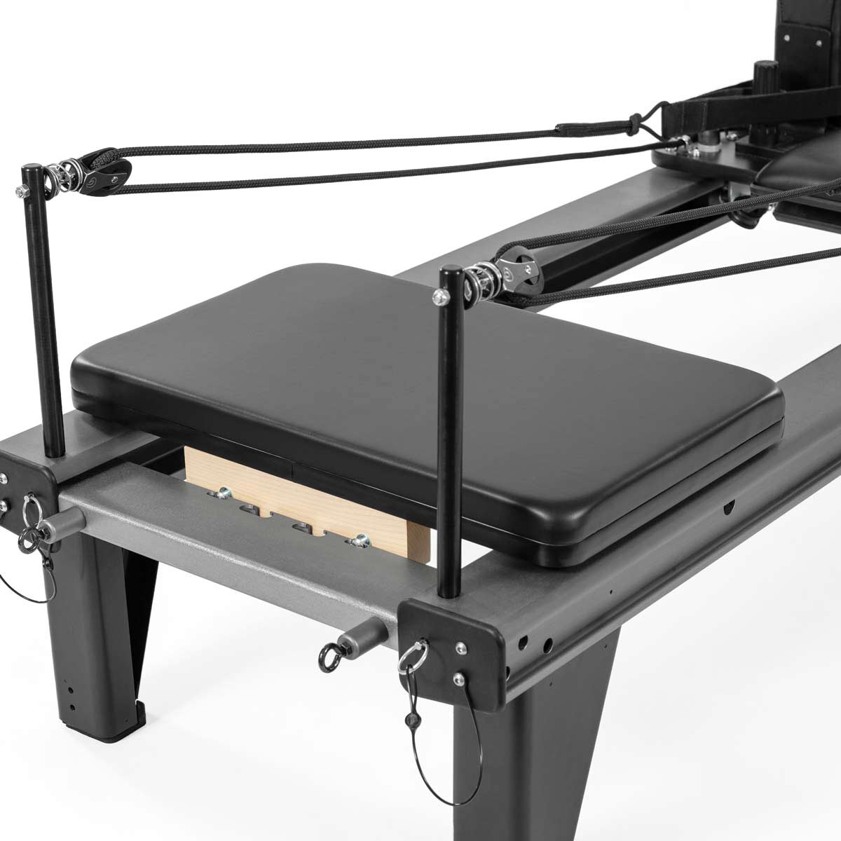<strong>Add-a-Platform</strong><br>
<br>
<p><strong>Eleva il tuo allenamento, sia in piedi che seduto. </strong></p>
<p>
Add-a-Platform di Allegro 1 Reformer è stato progettato per rivoluzionare il tuo allenamento sia in piedi che seduto: più spazio per allungarti, piegarti e immergerti in ogni movimento.
</p>
