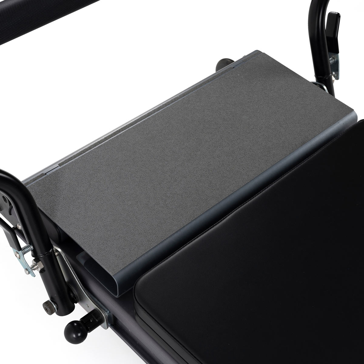 <strong>Standing Platform Extender</strong><br>
<br>
<p><strong>Una superficie più grande per una maggiore funzionalità.</strong></p>
<p>
Facile da installare (e rimuovere), offre una maggiore superficie per esercizi in piedi, in ginocchio e supini, migliorando stabilità e funzionalità e permettendo una gamma più ampia di esercizi.
</p>