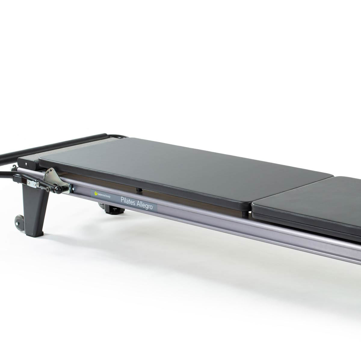 <strong>Mat Conversion</strong><br>
<br>
<p><strong>Un unico piano di lavoro nel tuo Reformer. </strong></p>
<p>
Sposta il carrello verso i Riser e inserisci il Mat. In combinazione con la Tower, permette di eseguire l'80% degli esercizi del repertorio Trapeze Table, oltre ai classici esercizi Reformer. Colore nero.
</p>