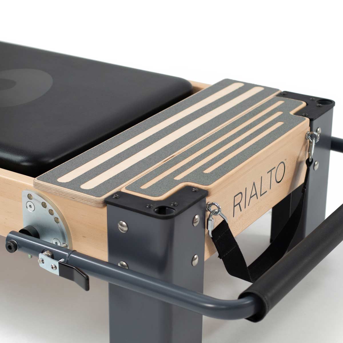 <strong>Standing Platform Extender</strong><br>
<br>
<p><strong>Una superficie più grande per una maggiore funzionalità.</strong></p>
<p>
Facile da installare (e rimuovere), offre una superficie doppia per esercizi in piedi, in ginocchio e supini, migliorando stabilità e funzionalità e permettendo una gamma più ampia di esercizi.
</p>