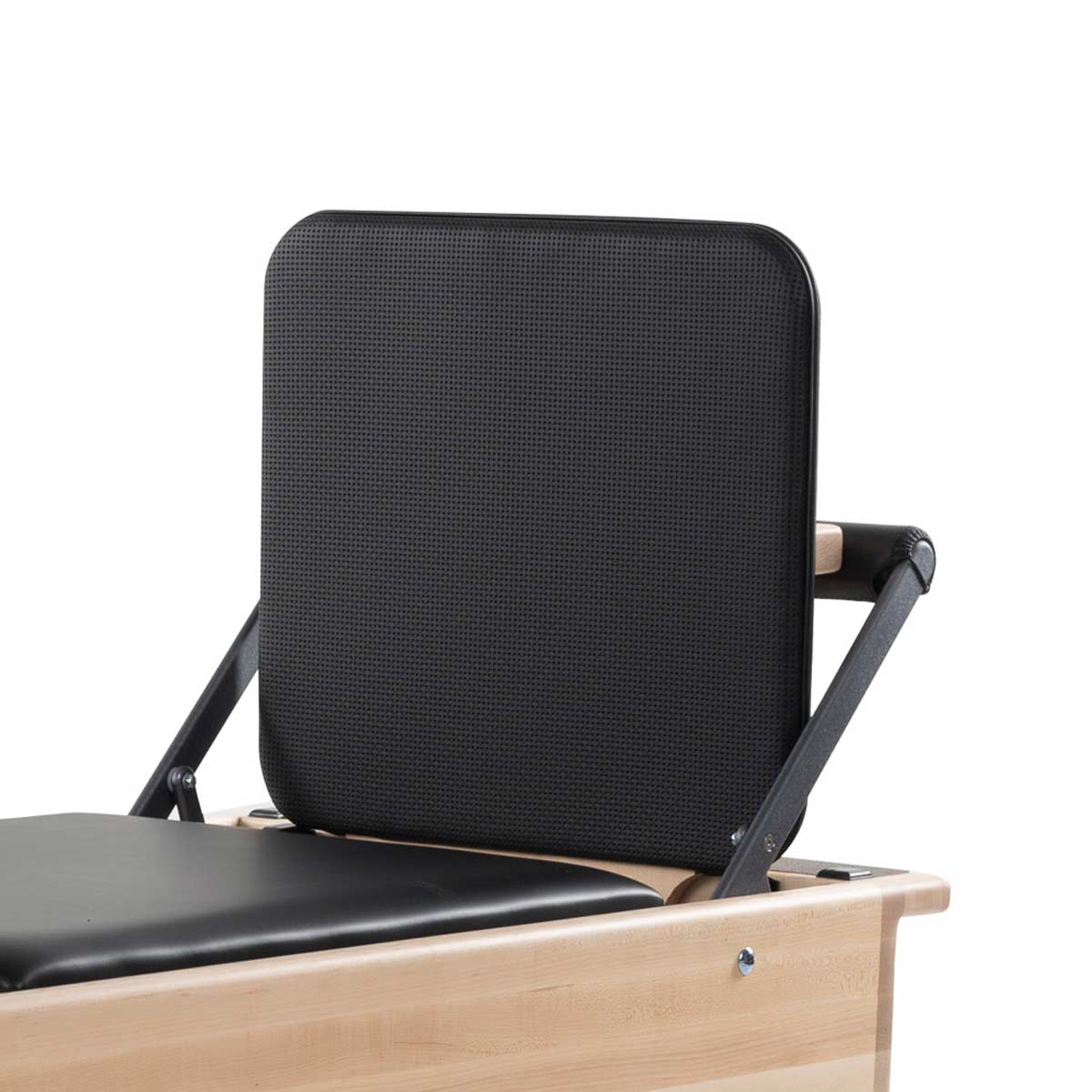 <strong>Jumpboard</strong><br>
<br>
<p><strong>L'accessorio indispensabile e sfidante per il tuo Reformer.</strong></p>
<p>
Espandi il tuo repertorio e allena il core e la parte inferiore del corpo combinando il cardio con la resistenza delle molle sul tuo Reformer.
</p>