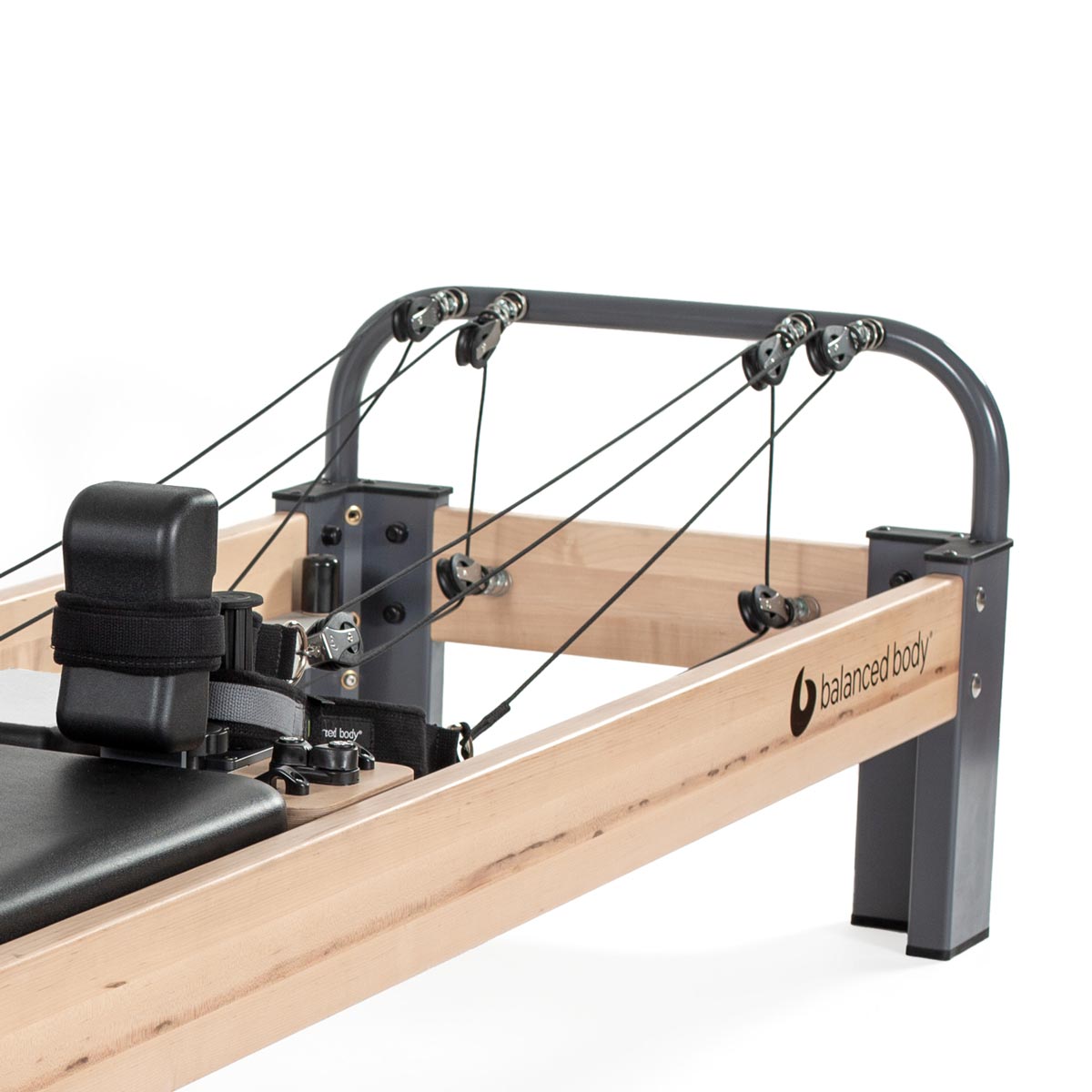 <strong>Konnector</strong><br>
<br>
<p><strong>Infinite varianti del repertorio Pilates. </strong></p>
<p>
Accessorio esclusivo Balanced Body che permette il movimento indipendente e simultaneo di braccia e gambe. È un sistema di carrucole e singola corda con anelli per spostare tutti e quattro gli arti in maniera indipendente.
</p>