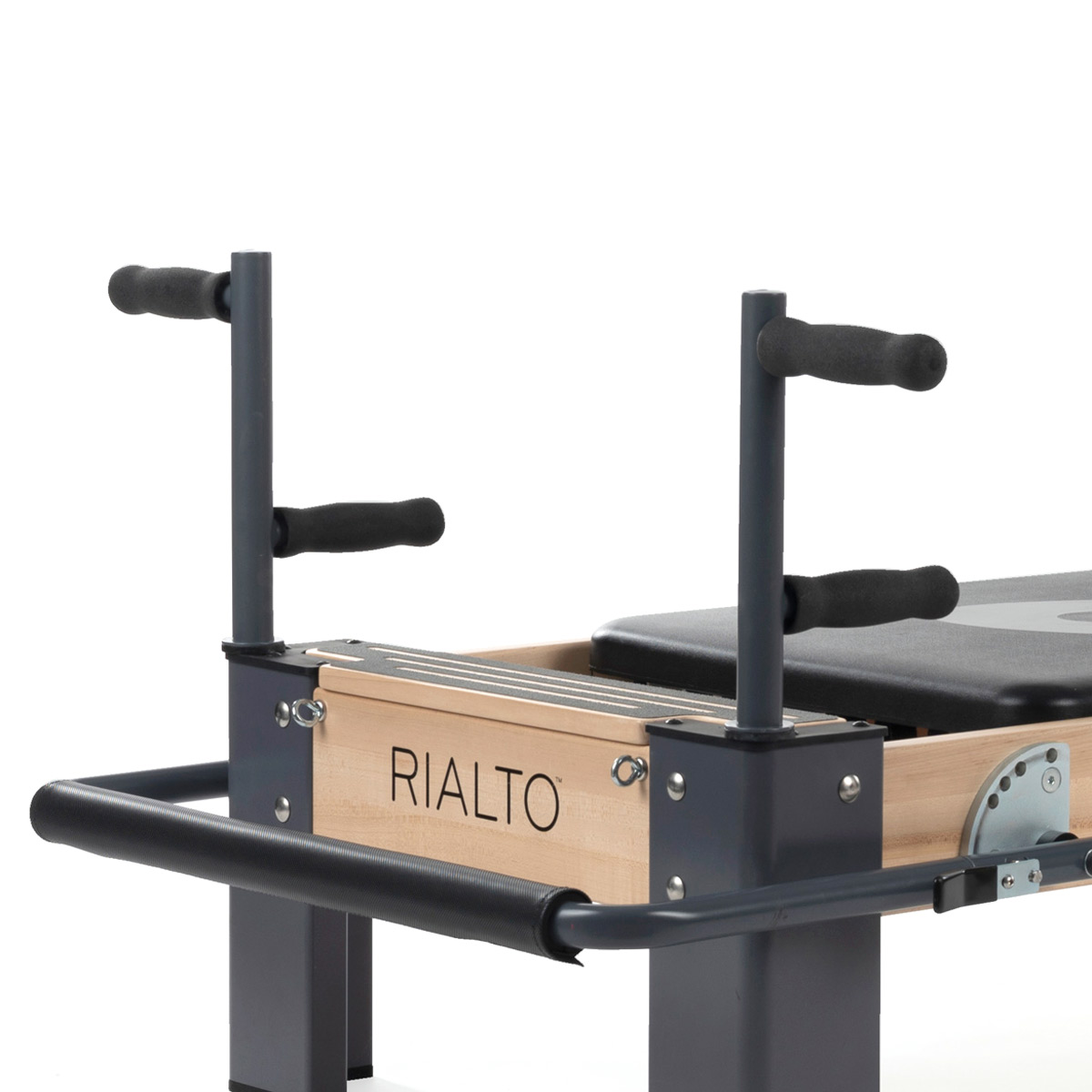 <strong>Plank Bar</strong><br>
<br>
<p><strong>Nuove opzioni per le varianti di Plank e non solo. </strong></p>
<p>
Con 8 differenti opzioni di posizionamento, offrono numerose variazioni di plank e di esercizi che richiedono il supporto delle braccia. Le maniglie di facile presa sono imbottite e sagomate per il massimo comfort.
</p>