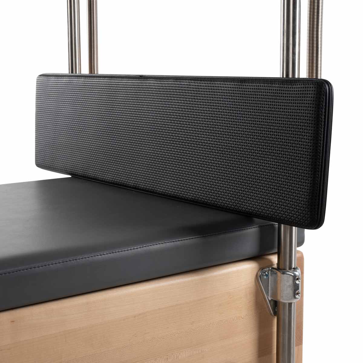 <strong>Padded Foot Stopper</strong><br>
<br>
<p><strong>Il poggiapiedi imbottito per Cadillac e Reformer Trapeze Combination. </strong></p>
<p>
Caratterizzato da un'imbottitura di prima qualità, il Padded Foot Stopper si posiziona all'estremità del Trapeze Table o RTC per offrire una comoda piattaforma per i piedi. È più largo dei montanti della struttura a baldacchino per garantire la corretta posizione durante l'esercizio.
</p>