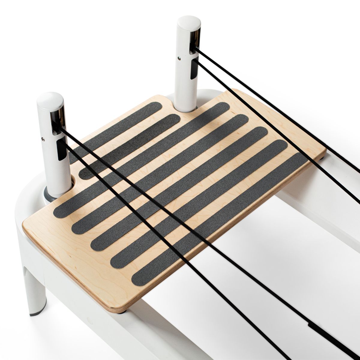 <strong>Extended Head End Platform</strong><br>
<br>
<p><strong>Un’estensione per un allenamento più potente e versatile.</strong></p>
<p> 
Facile da installare, amplia la superficie del Reformer nella parte dei risers, consentendo esercizi dinamici che migliorano forza, resistenza e controllo.
Ideale per allenamenti atletici e funzionali, permette di creare sessioni complete e stimolanti per tutti i livelli di fitness.
</p>