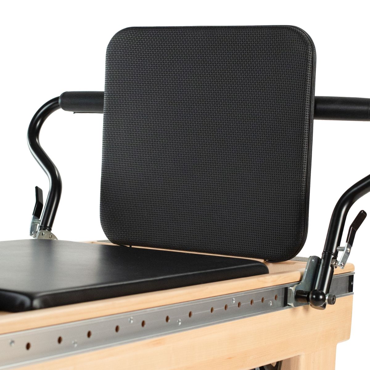 <strong>Jumpboard</strong><br>
<br>
<p><strong>L'accessorio indispensabile e sfidante per il tuo Reformer.</strong></p>
<p> 
Espandi il tuo repertorio e allena il core e la parte inferiore del corpo combinando il cardio con la resistenza delle molle sul tuo Clinical Reformer.
</p>