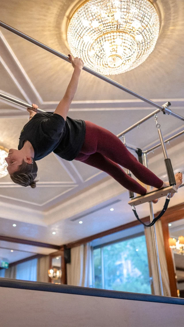 Ogni movimento è una danza di forza, equilibrio e libertà. 
Con il Trapeze Table, esploriamo un modo diverso di allenarci attraverso il controllo e la fluidità. Ogni esercizio è un’opportunità per superare se stessi e raggiungere una nuova consapevolezza. 
Scopri la magia della nostra community in movimento con la Cadillac.

@attimo.pilates
 @medusa.pilates.club
 @eaglestudiorome 
@_reformer_pilates_studio

#Pilates #Cadillac #TrapezeTable #BalancedBodyCommunity #PilatesStudio