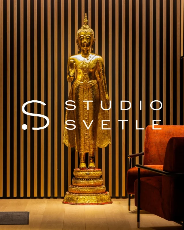 Studio Svetle porta il concetto di benessere olistico alla sua massima espressione. Un luogo dove ogni percorso è studiato su misura, pensato non solo per potenziare le performance fisiche, ma per ristabilire una connessione profonda con la mente e lo spirito.
Dopo la sede di Porta Nuova, Studio Svetle apre anche in piazza Cavour, all’interno del Palazzo dell’Informazione, nel cuore di Milano, dando vita a un club esclusivo in cui l’area Pilates è concepita come uno spazio dove estetica e funzione dialogano in perfetto equilibrio. Allegro 2 Reformer, Combo Chair e Ladder Barrel sono le attrezzature selezionate, espressione di qualità assoluta e design iconico, che rendono Studio Svetle un punto di riferimento nel panorama del Pilates contemporaneo.

#BalancedBodyCommunity #Pilates #PilatesForReal #PilatesPerDavvero