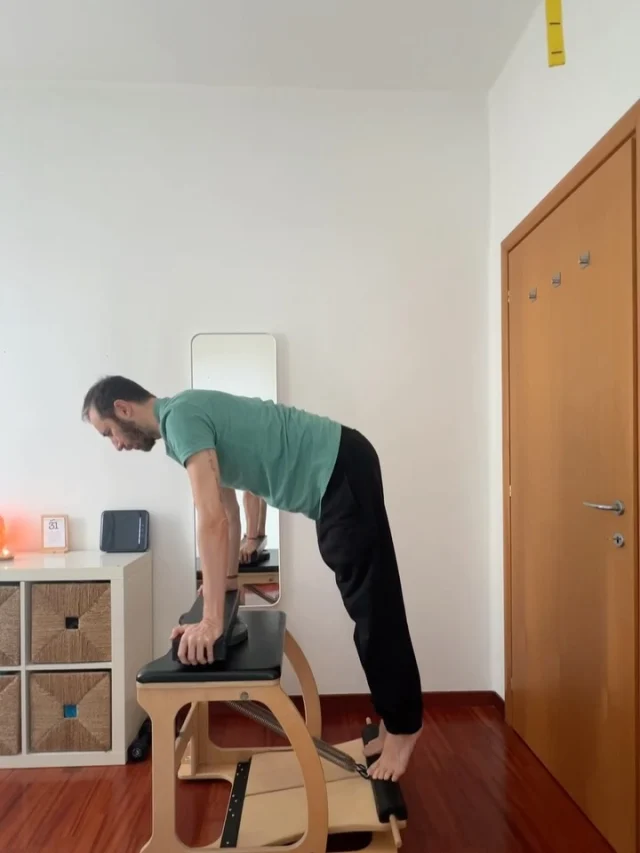 Last #Workout of the year it’s all about #PilatesChair rotation 🔥 Save for later and happy new year #pilatescommunity 🍾

#Pilates #PilatesParma