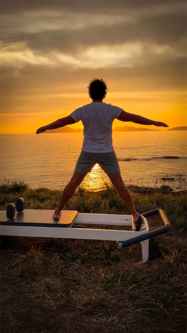 È il momento per farci un regalo prezioso: più tempo da dedicare a noi stessi.
Tempo per ritrovare energia, equilibrio e benessere.�
Un'occasione per vivere il movimento liberamente, restare attivi e riscoprire il piacere di ascoltare il proprio corpo.

@pilatescoruna 

#PilatesForReal #PilatesPerDavvero #PilatesForLife