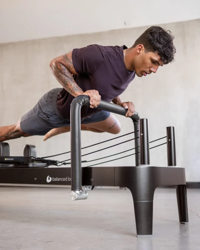 Lo stesso design inconfondibile. Una nuova veste esclusiva.

Anniversary Allegro® 2 Reformer: la limited edition dalla finitura total black dedicata ai 50 anni di storia Balanced Body.
Scoprilo in movimento e lasciati conquistare da un’esperienza che unisce estetica, fluidità e performance.
👉 Scorri la gallery

#AnniversaryAllegro2Reformer #Allegro2Reformer #TheOneAndOnlyA2 #LimitedEdition #PilatesForReal